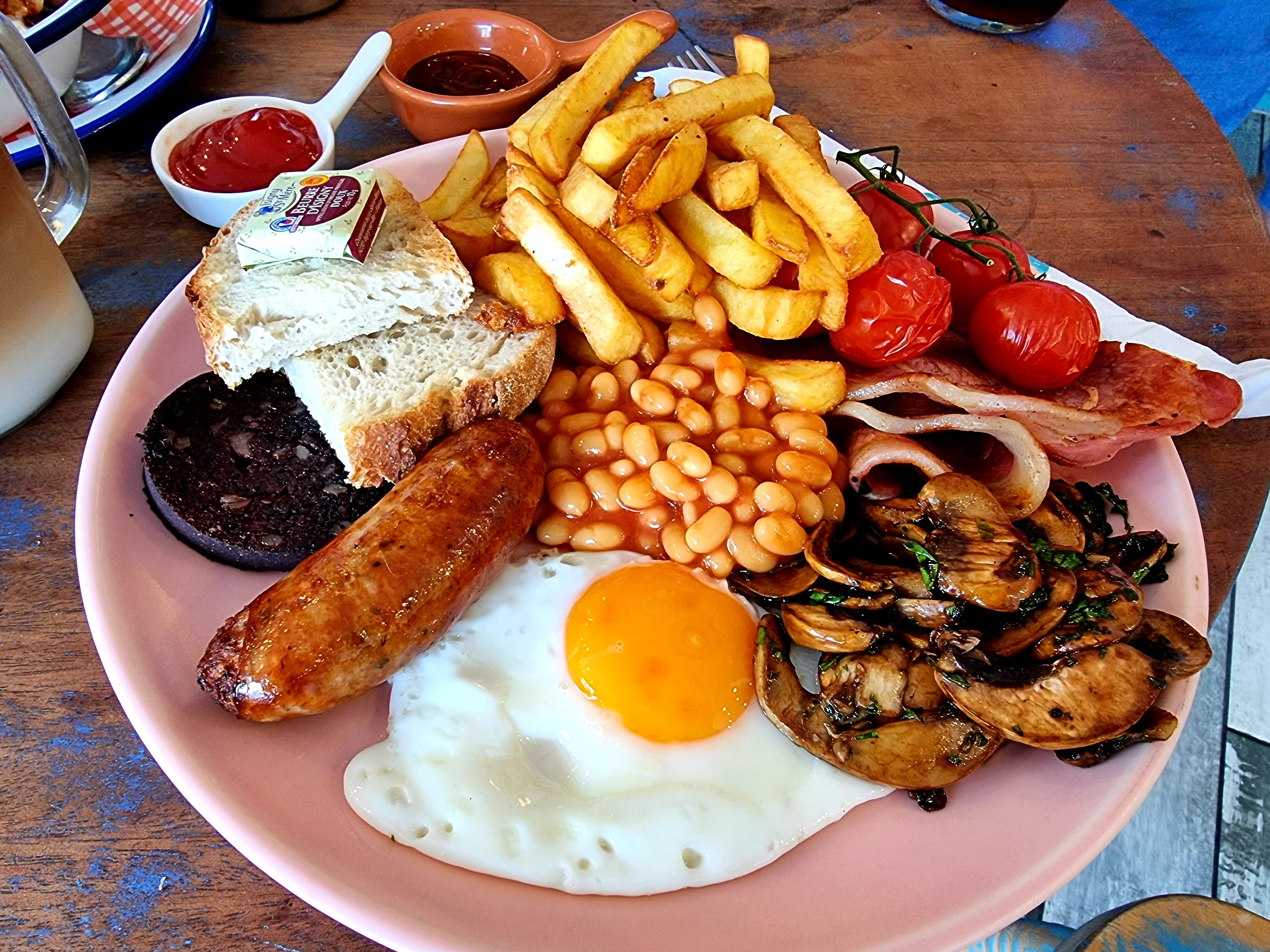 Start Your Day Right with Breakfast at Strawberry Grove Café in Marlow